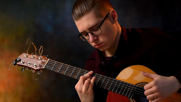 Alexandr Misko performing percussive fingerstyle guitar