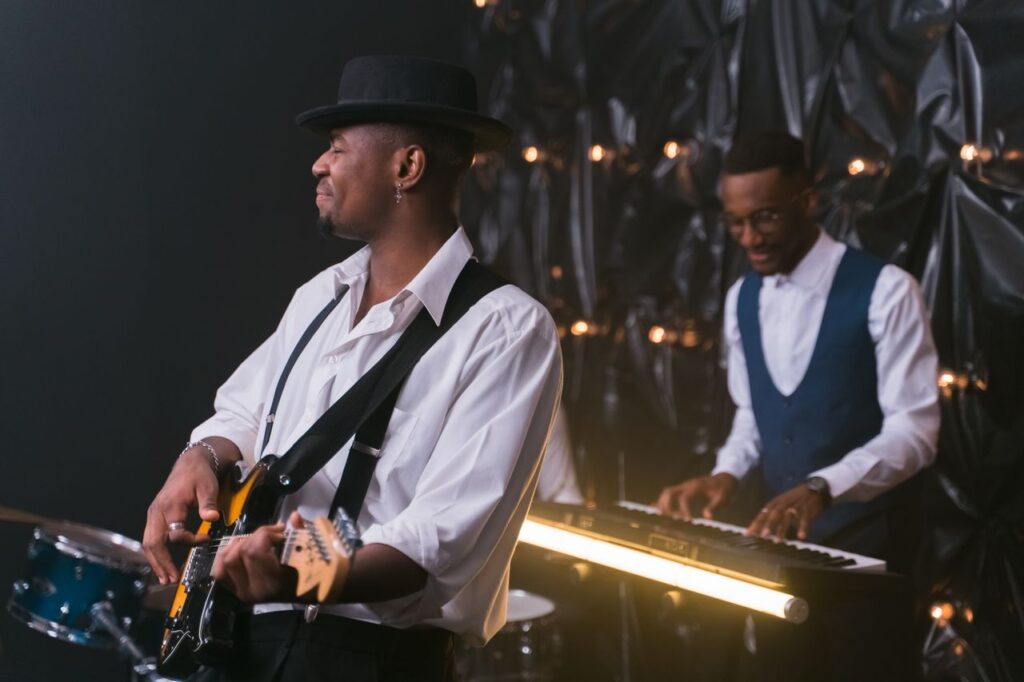 Energetic performance by jazz musicians with guitar and piano, creating soulful entertainment.